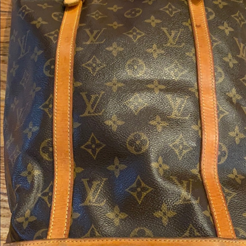 Louis Vuitton Bucket - Picture 3 of 14